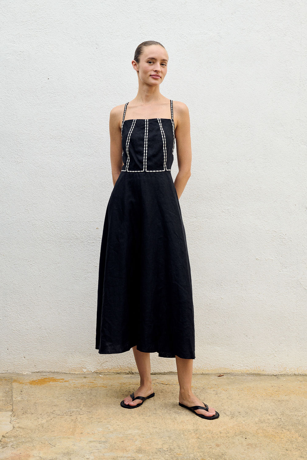 Vestido capa bordados.