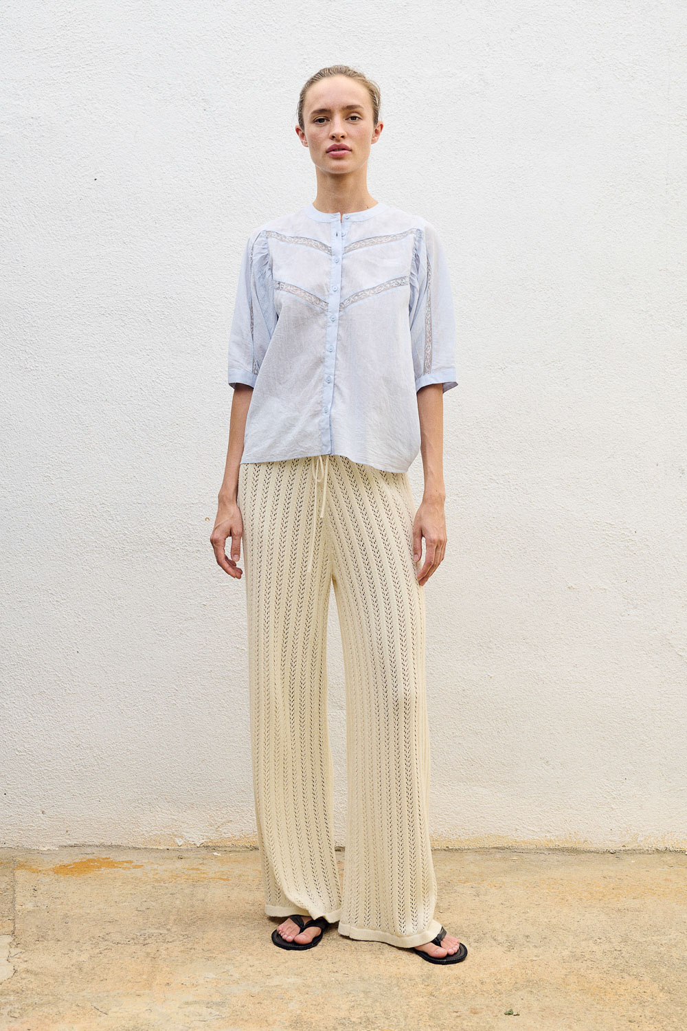 Blusa con volumen celeste.