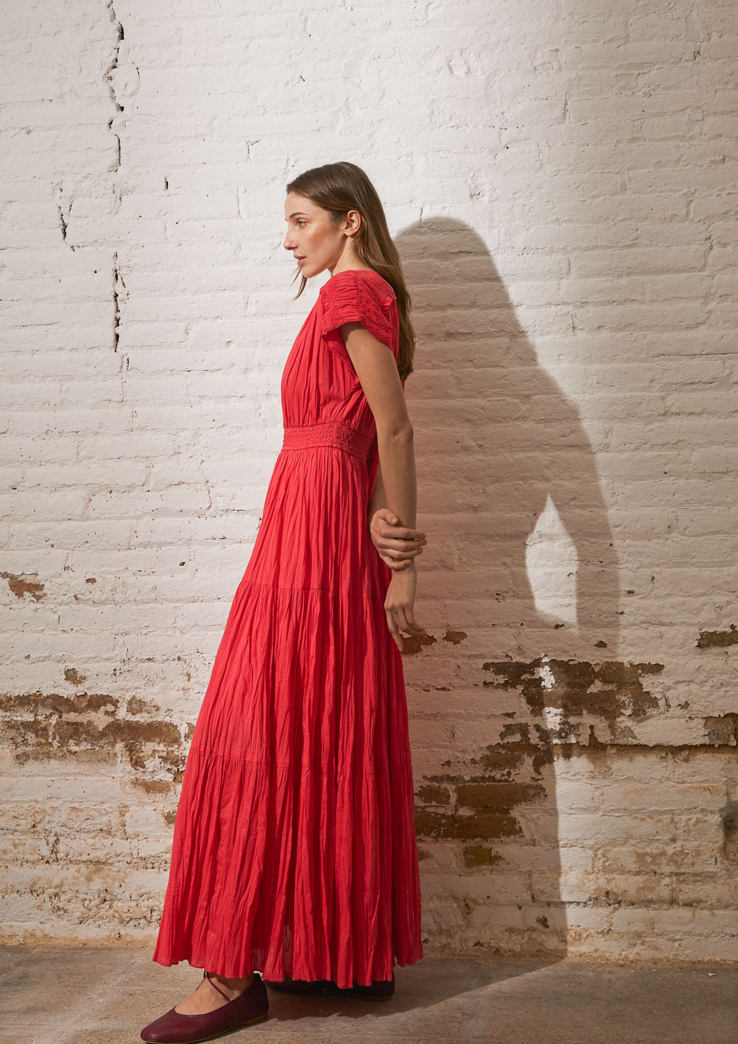 Vestido largo efecto arrugado.