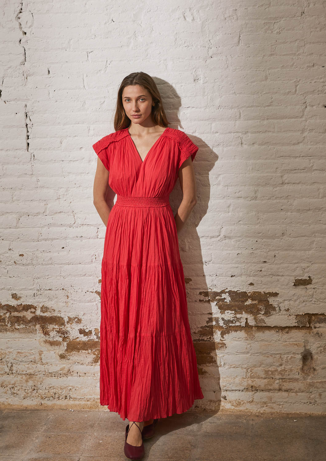 Vestido largo efecto arrugado.