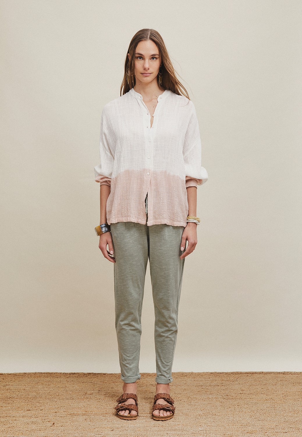Blusa cuello mao degrade.