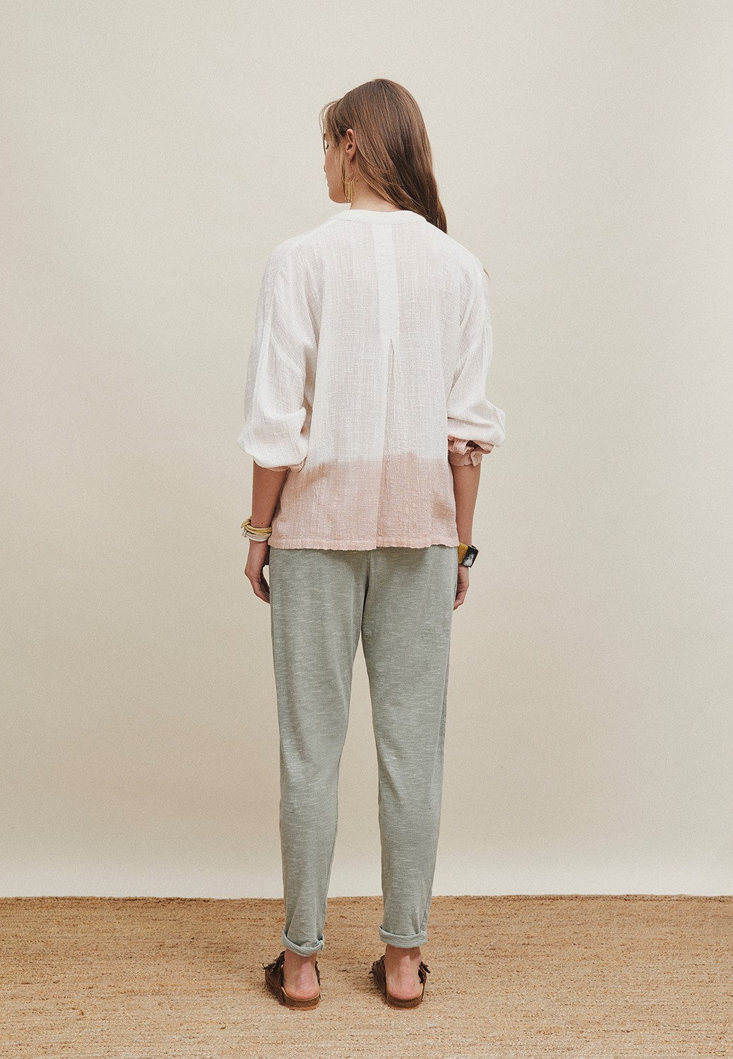 Blusa cuello mao degrade.