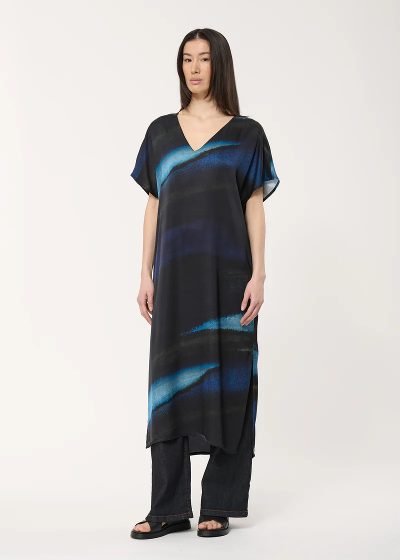 Vestido azul marino tie dye.