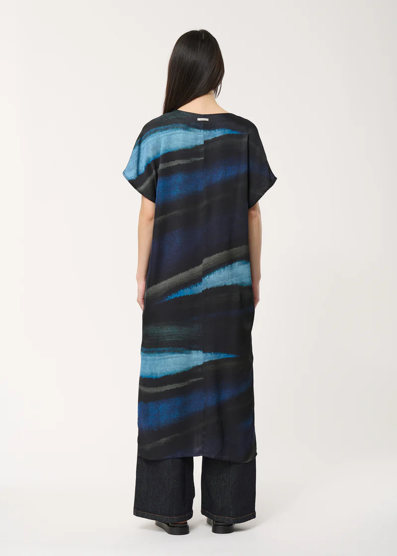 Vestido azul marino tie dye.