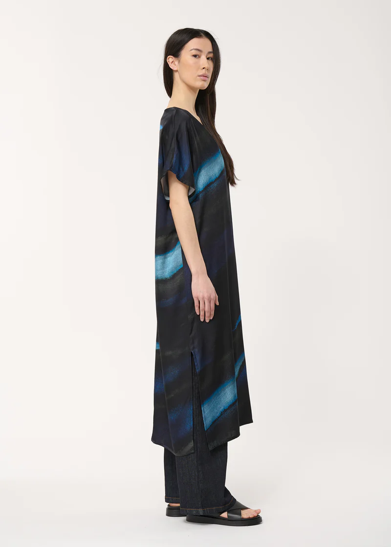 Vestido azul marino tie dye.