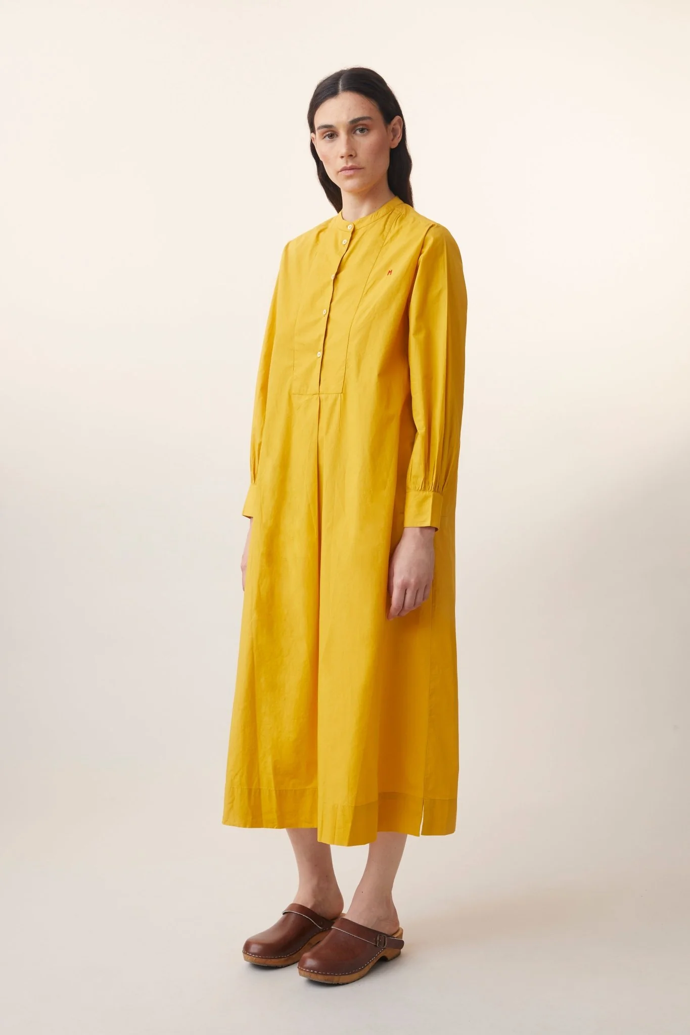Vestido CHLOE mostaza.