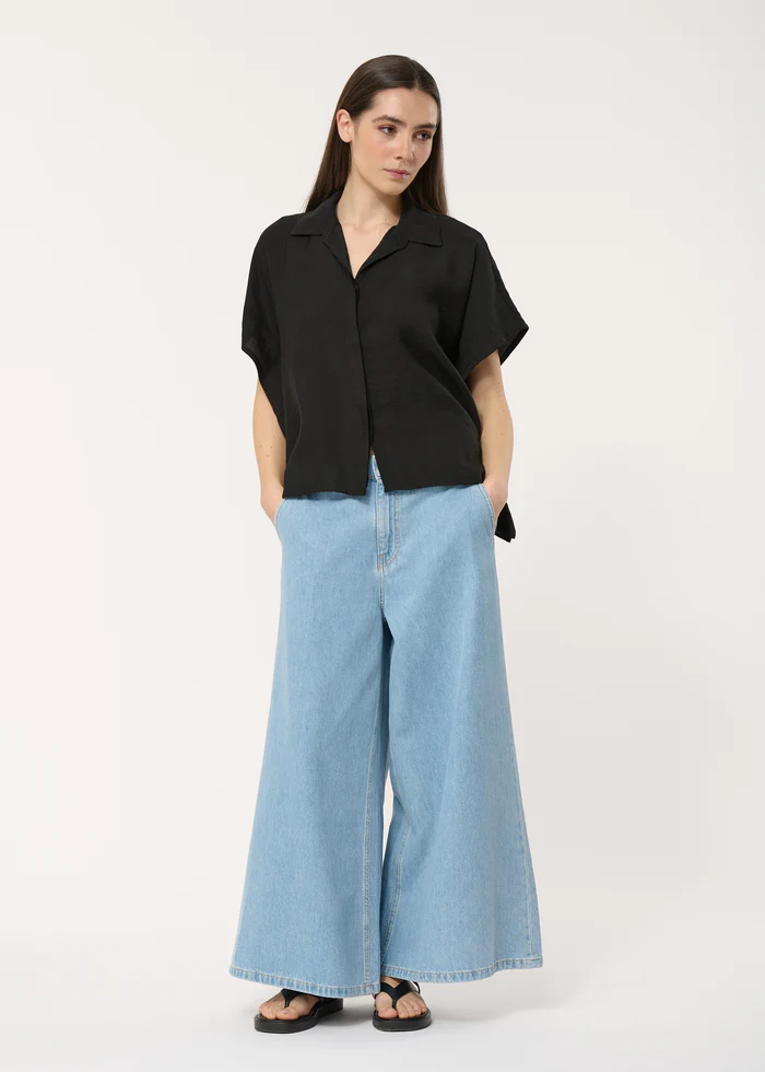 Camisa corta oversize.