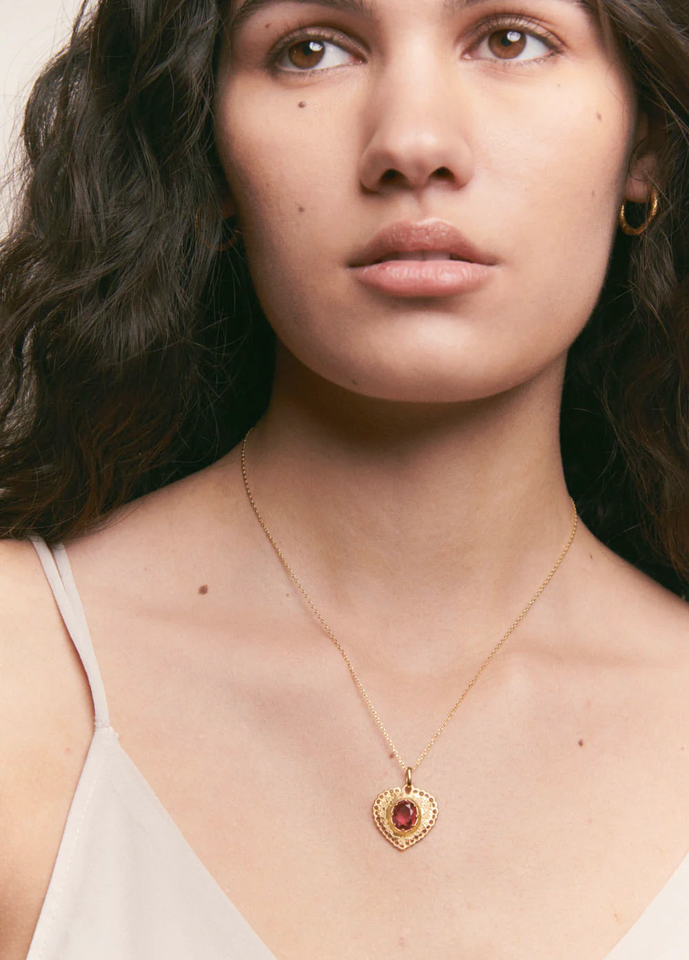 Colgante SACRO CUORE dorado Alhaja.