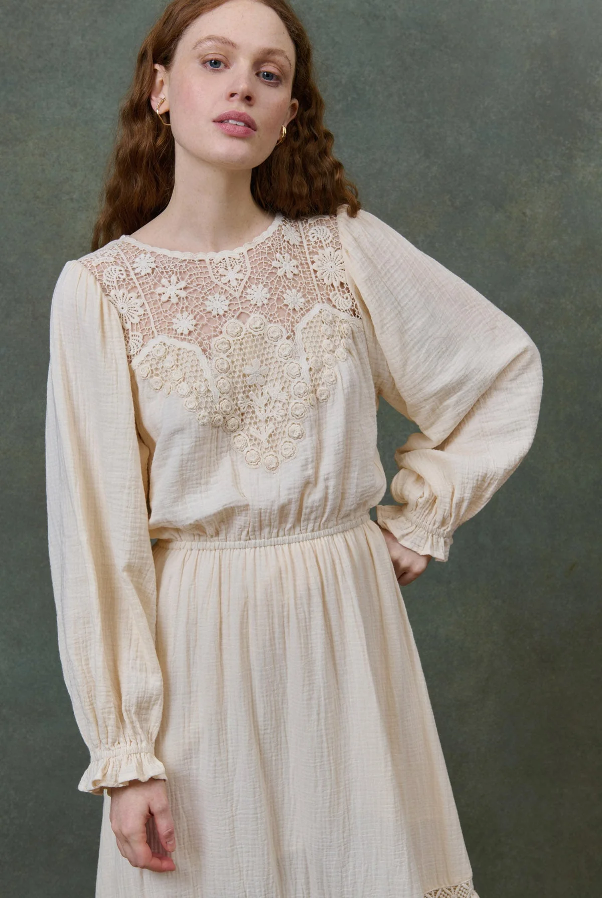 Vestido RIYANNE crema Louise Misha.