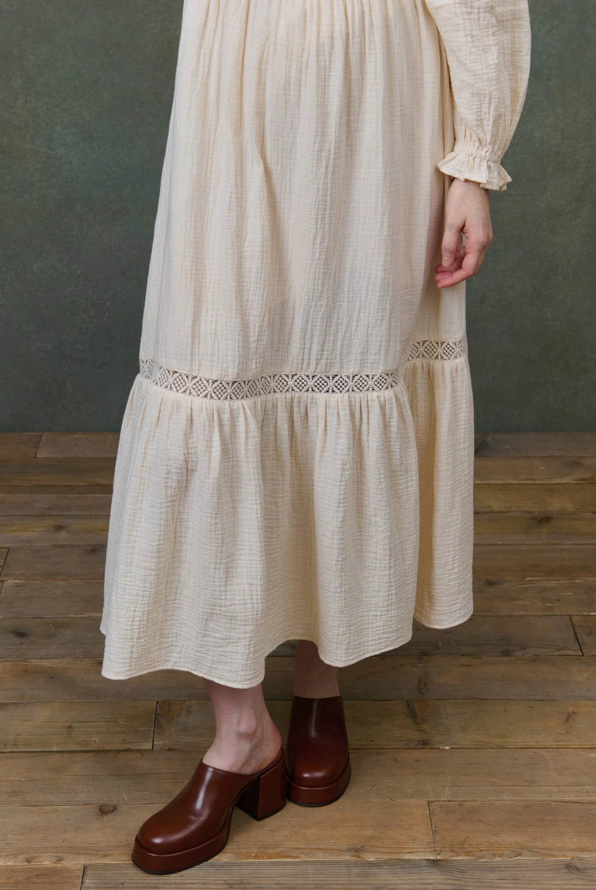 Vestido RIYANNE crema Louise Misha.