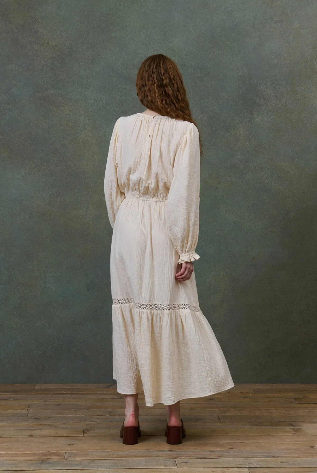 Vestido RIYANNE crema Louise Misha.