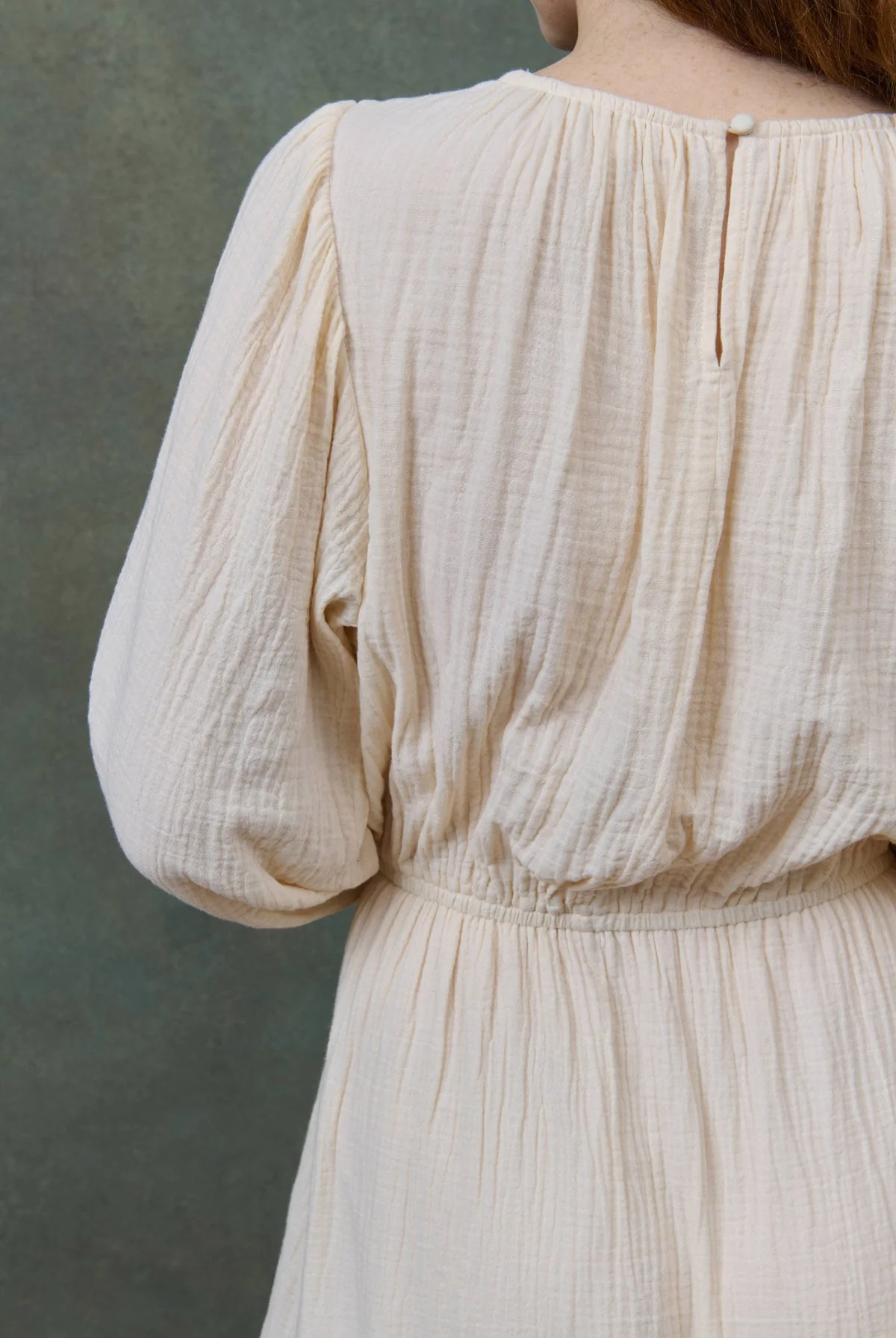 Vestido RIYANNE crema Louise Misha.