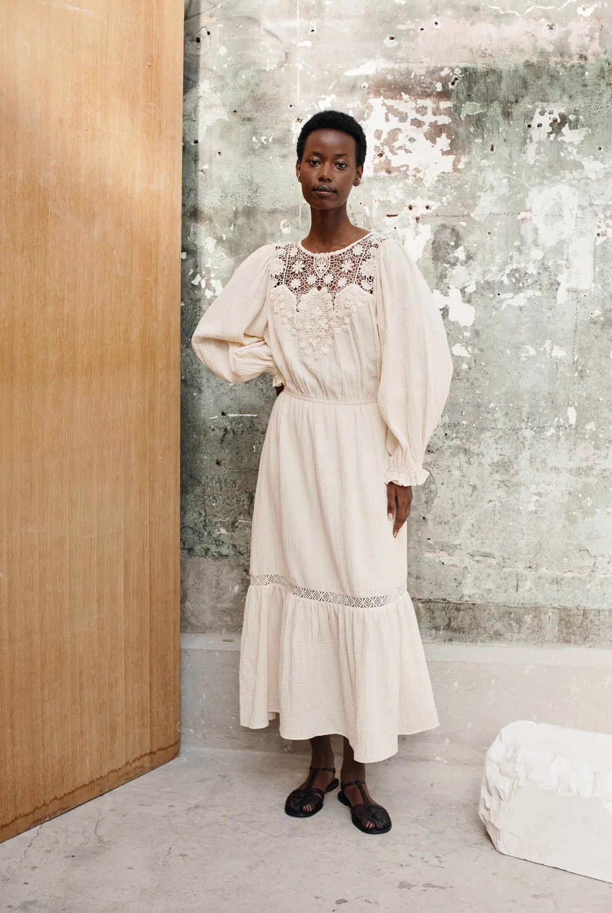 Vestido RIYANNE crema Louise Misha.