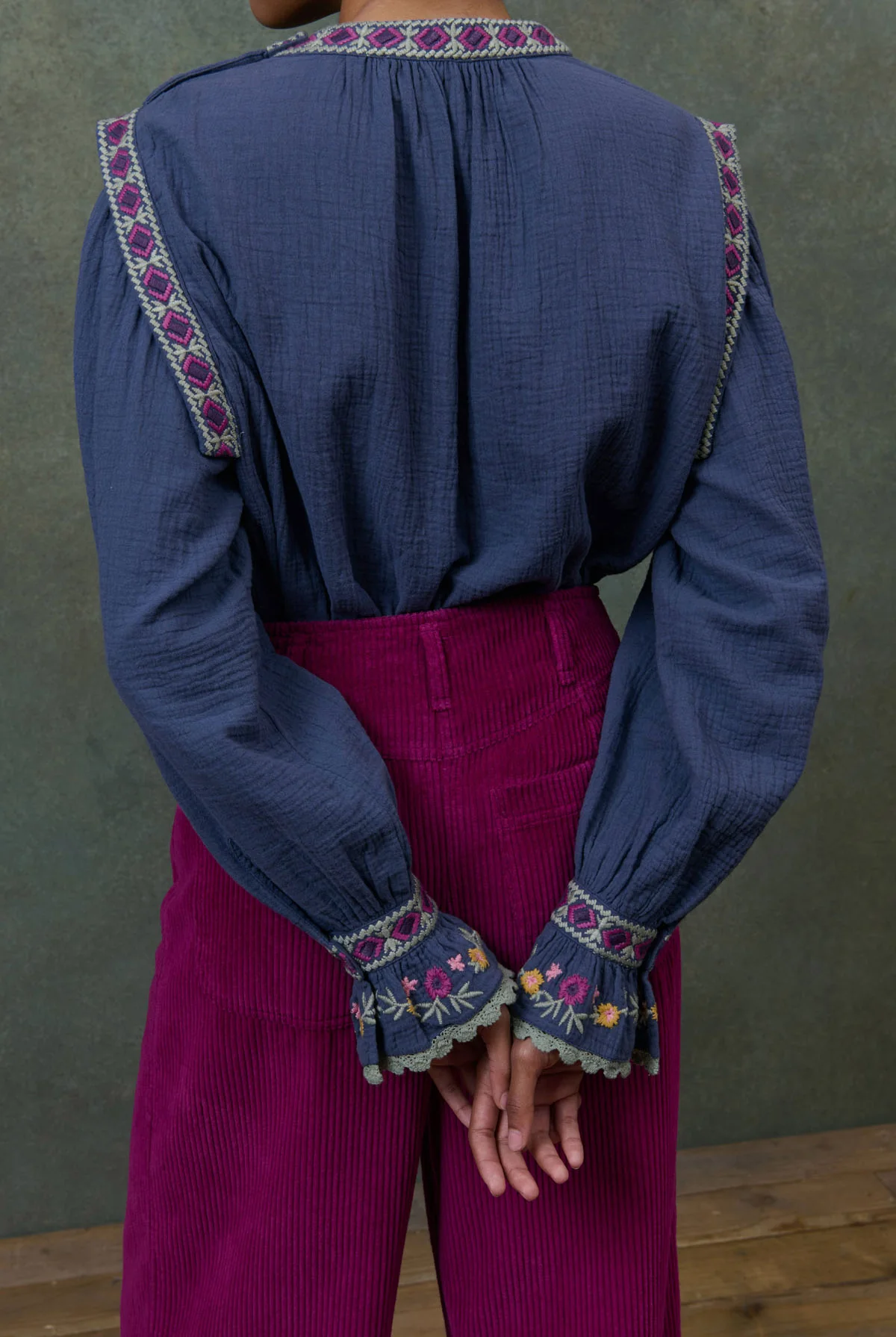 Blusa IZZA azul flores Louise Misha.