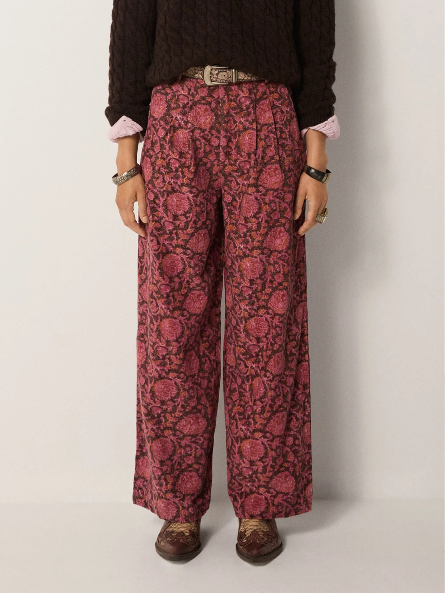 Pantalón JIMMY micropana flores rosas Maison Hotel.