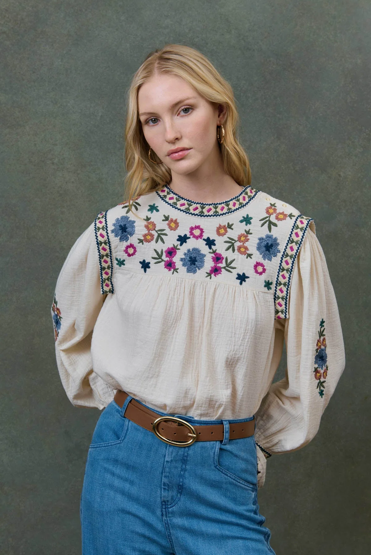 Blusa IZZA crema flores Louise Misha.