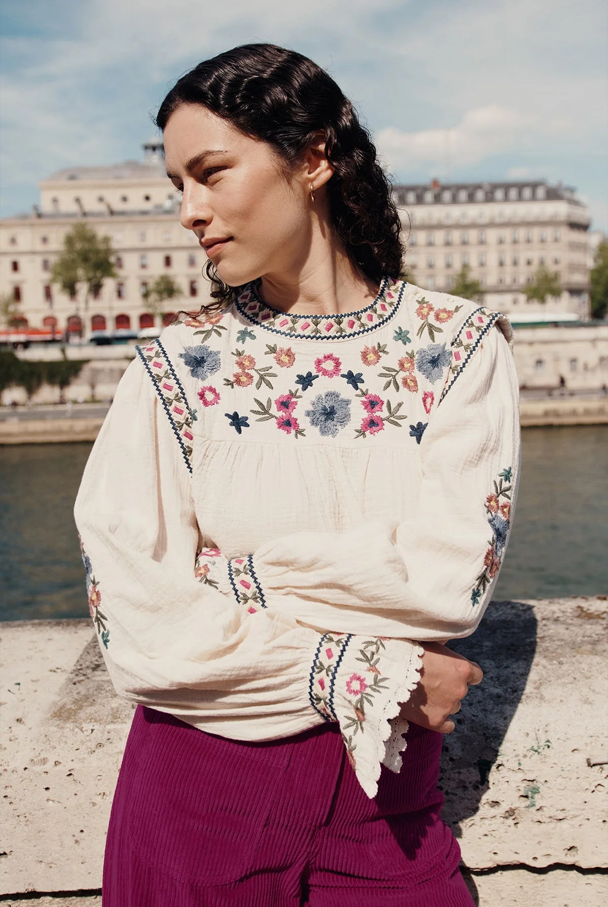 Blusa IZZA crema flores Louise Misha.