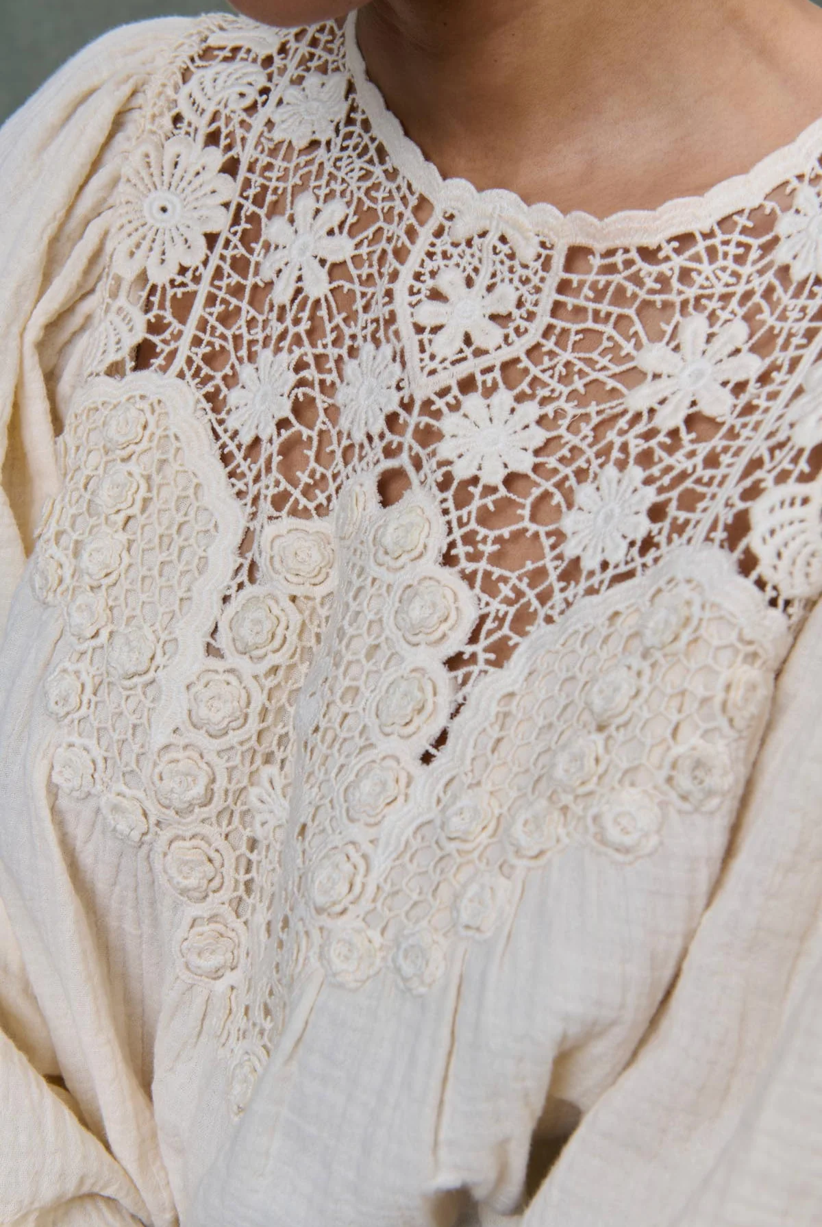 Blusa RIYA crema Louise Misha.