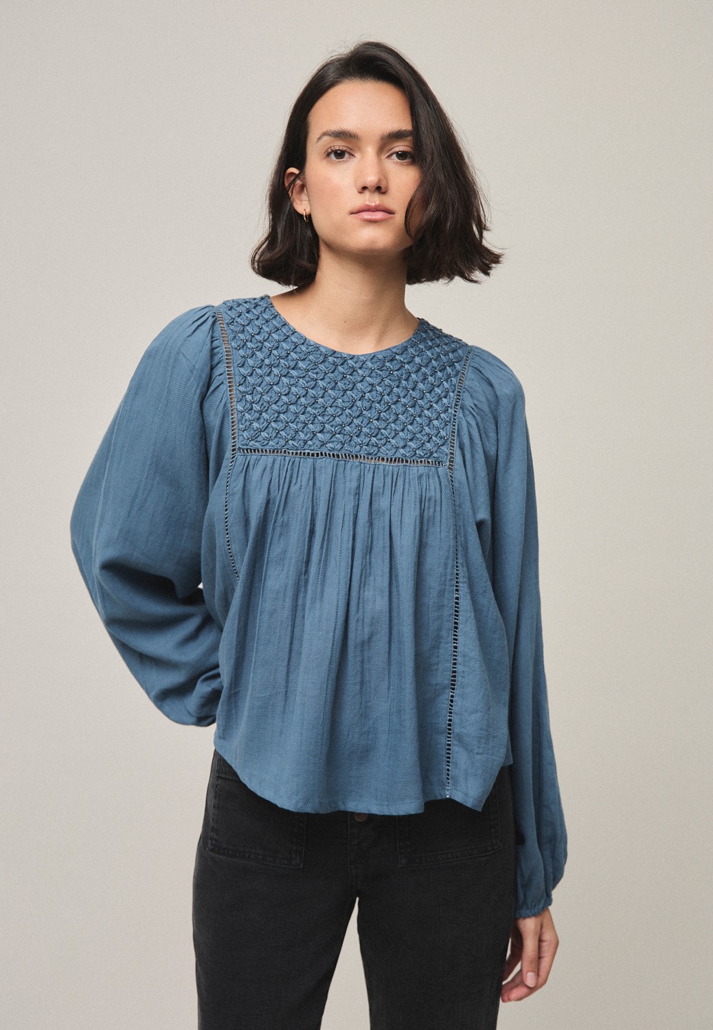 Blusa PECHERA BORADOS  azul MI&CO.