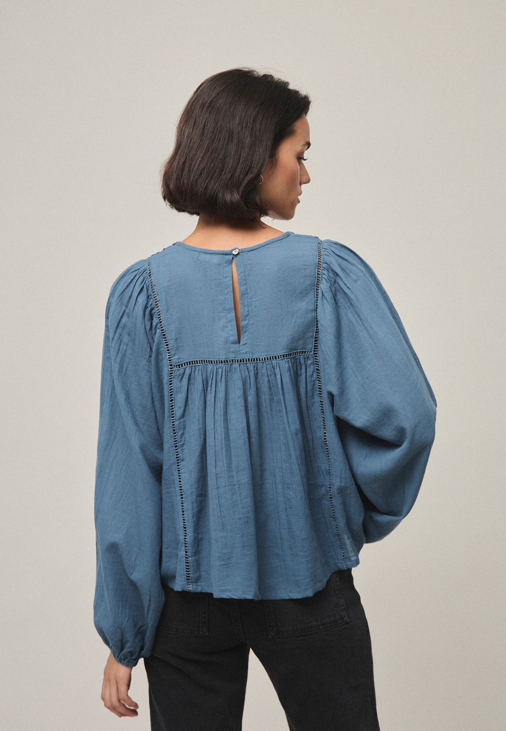 Blusa PECHERA BORADOS  azul MI&CO.