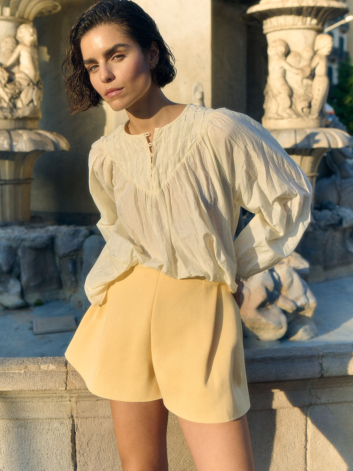 Blusa con detalle plisado cruda Sita Murt.