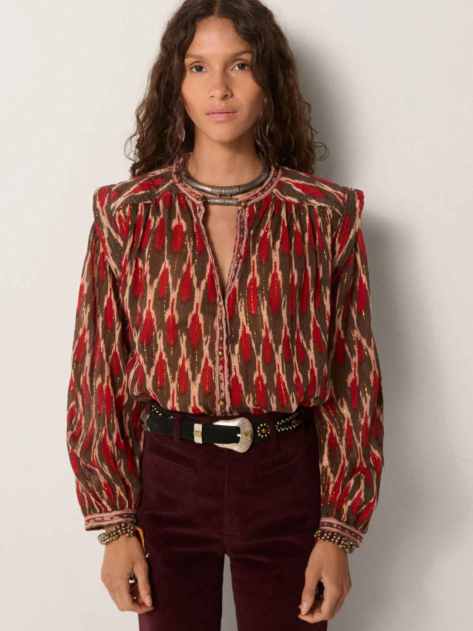 Blusa bonfire Maison Hotel.