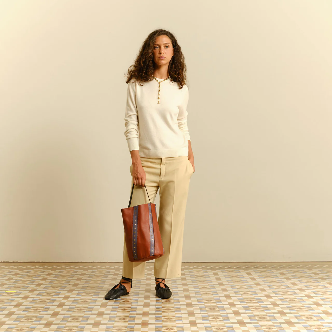 Bolso bucket tachuelas teja/lavanda Mercules.