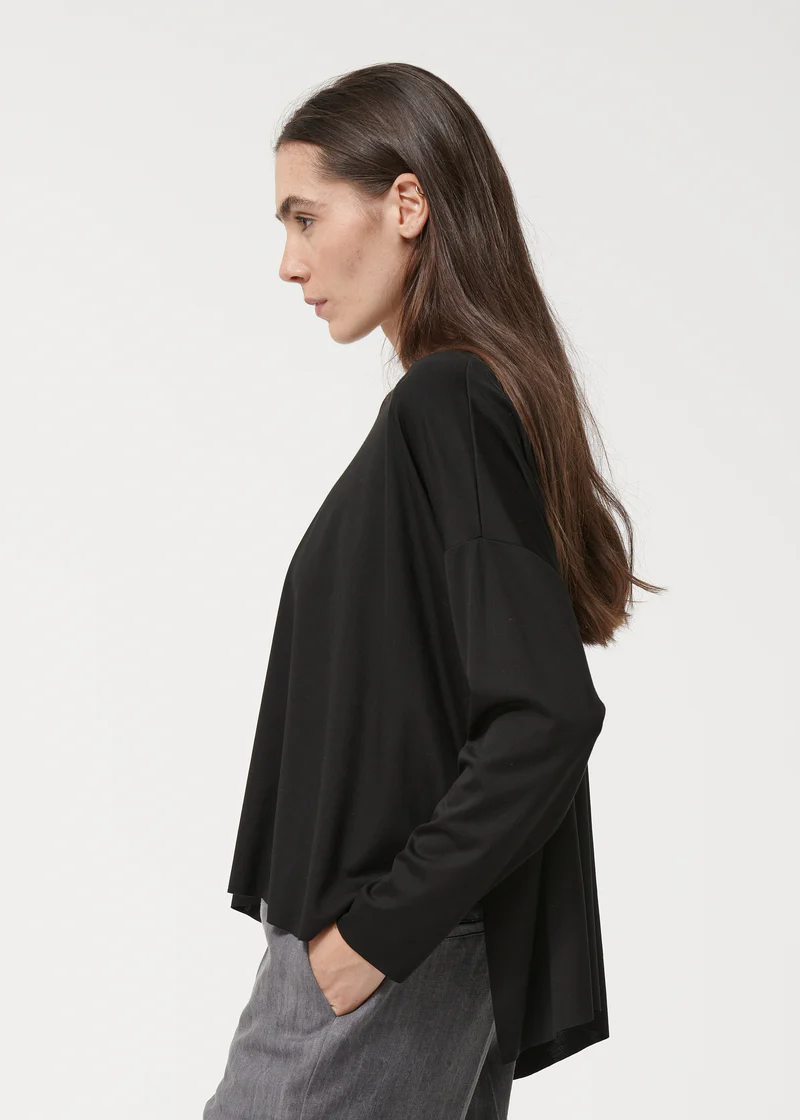 Camiseta KANSHI negra Humility.