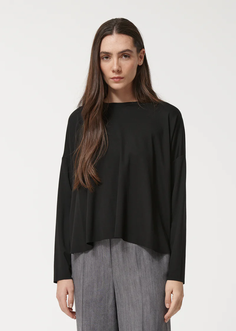 Camiseta KANSHI negra Humility.