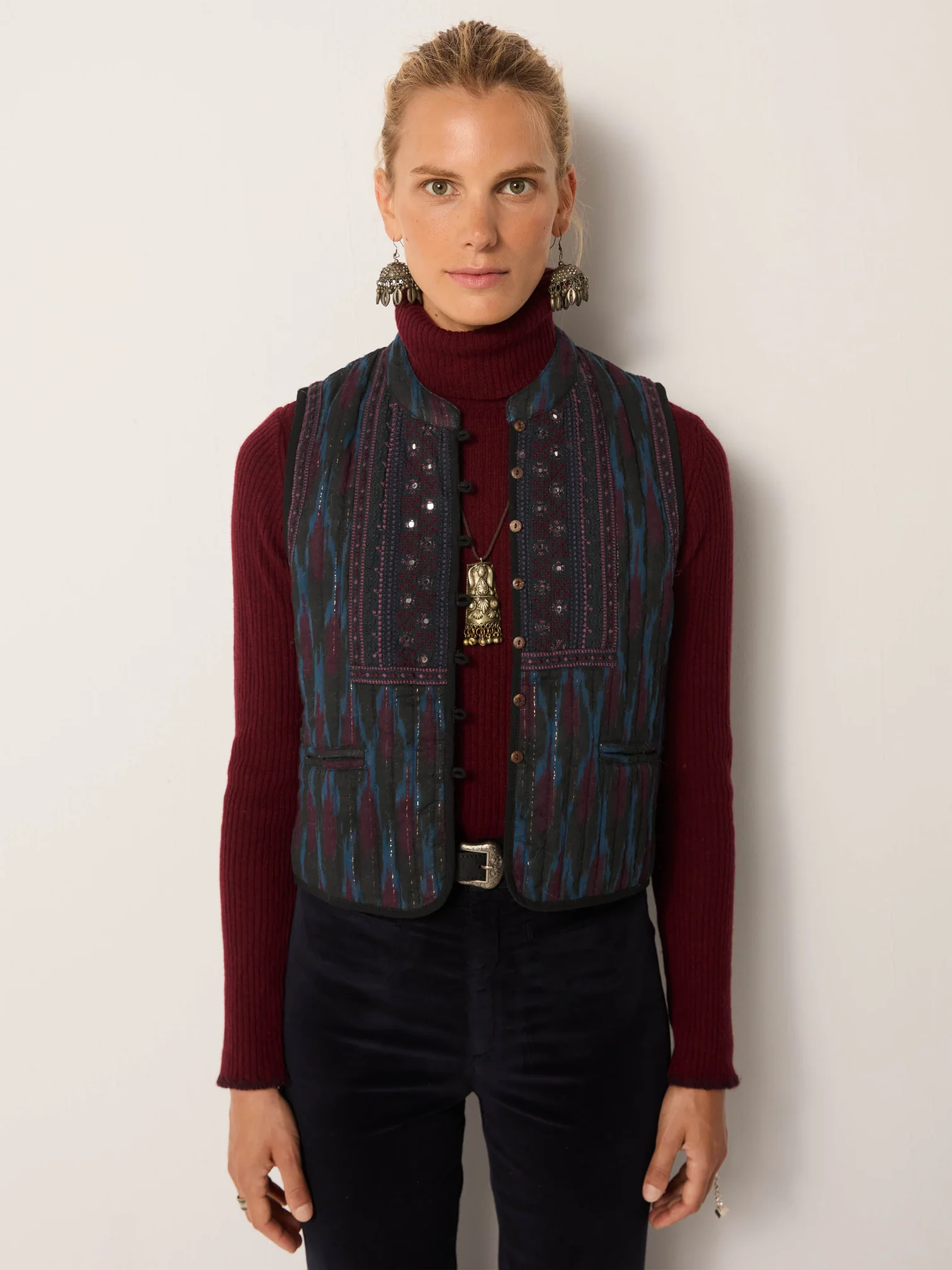 Chaleco TOMASSO azul y morado Maison Hotel.