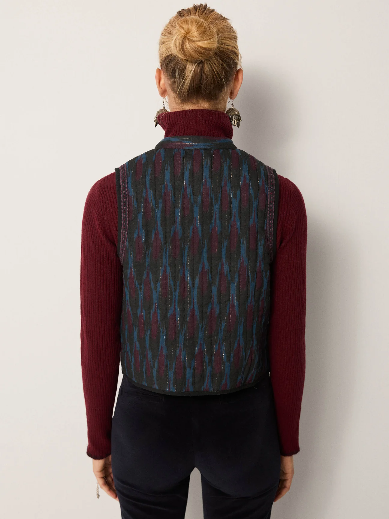 Chaleco TOMASSO azul y morado Maison Hotel.