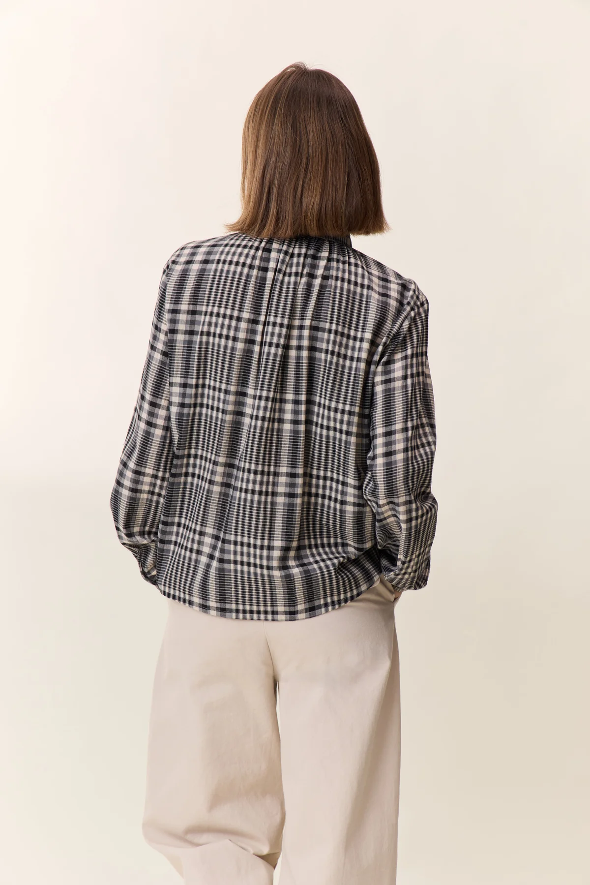 Blusa COB cuadros grises Leon and Harper.