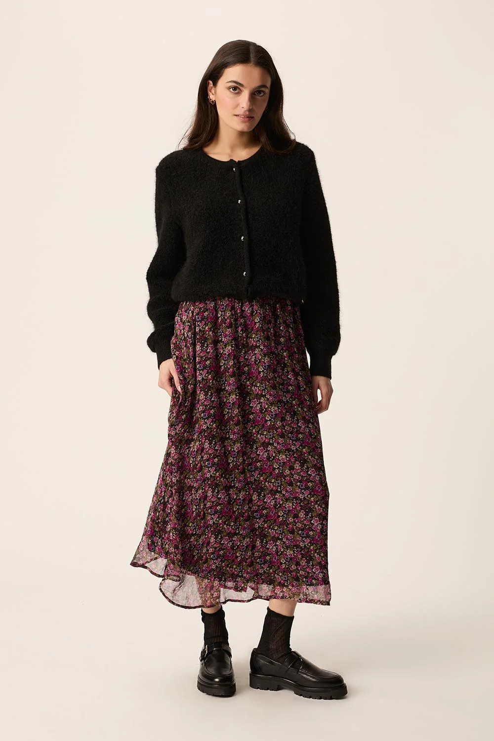 Falda YKARINE negra estampada flores Des Petits Hauts.