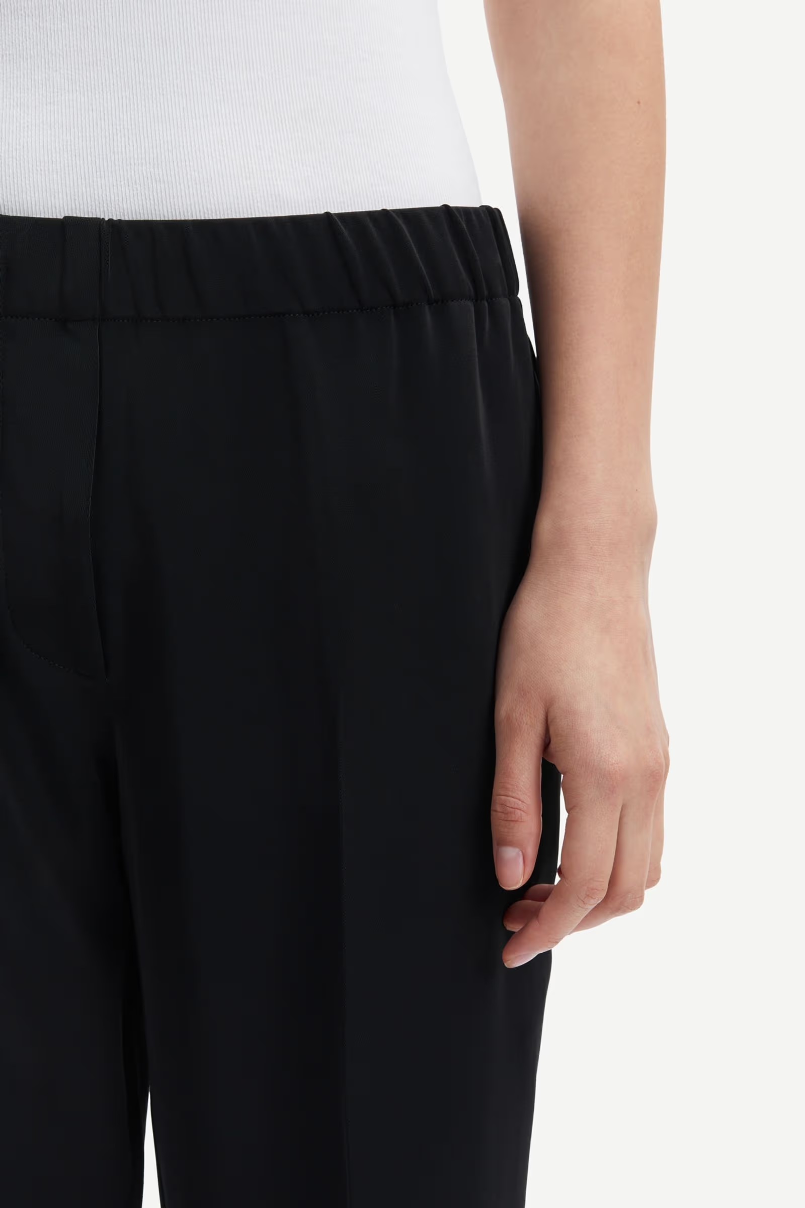 Pantalón HOYS negro Samsoe.