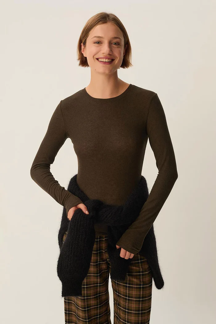 Camiseta JACINTHE marrón Des Petits Hauts.