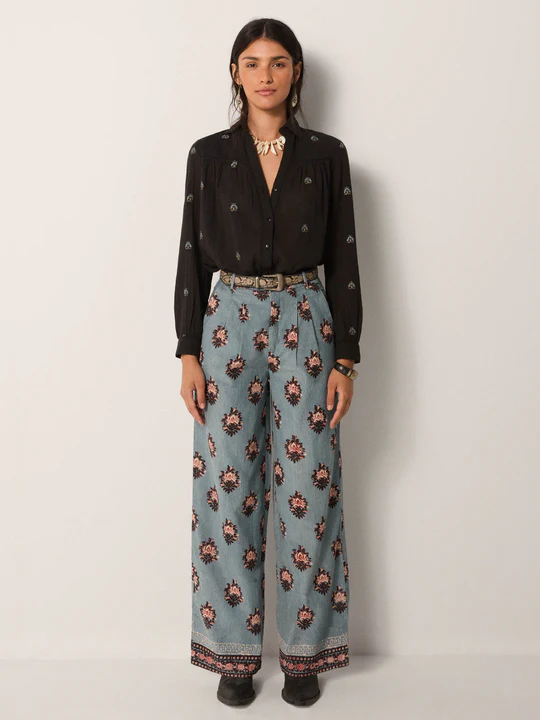 Pantalón JIMMY azul flores Maison Hotel.