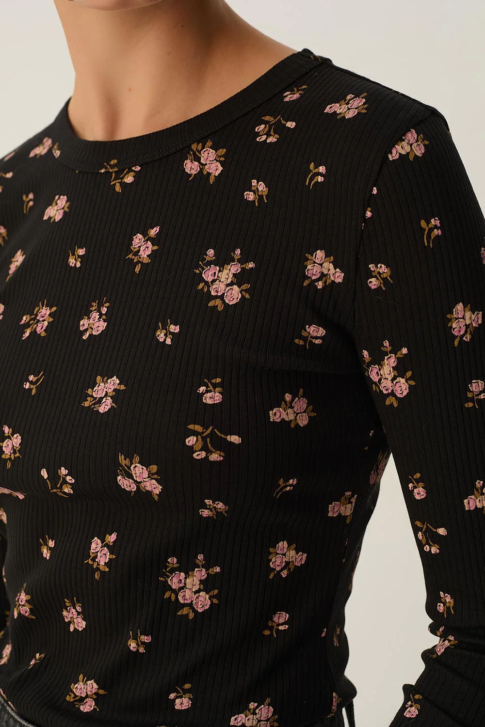 Camiseta KALI negra flores Des Petits Hauts.