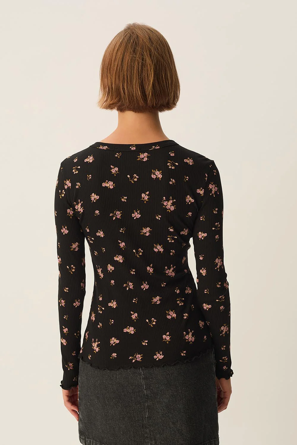 Camiseta KALI negra flores Des Petits Hauts.