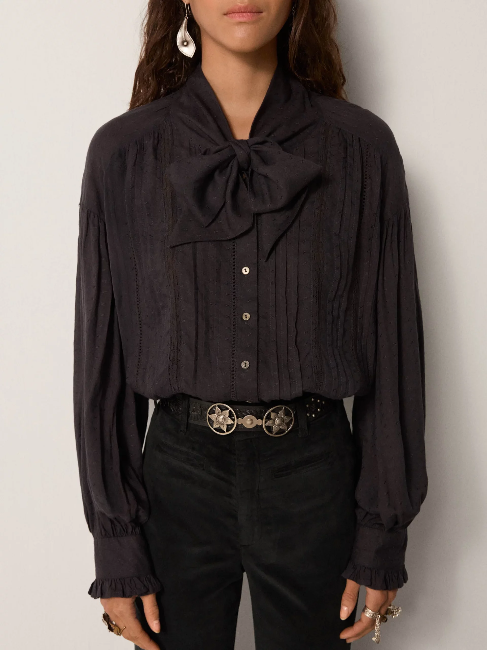 Blusa RIBBON negra Maison Hotel.