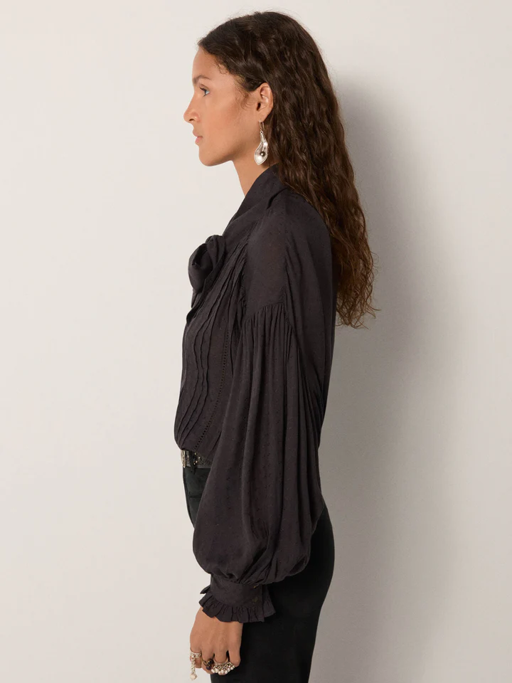 Blusa RIBBON negra Maison Hotel.