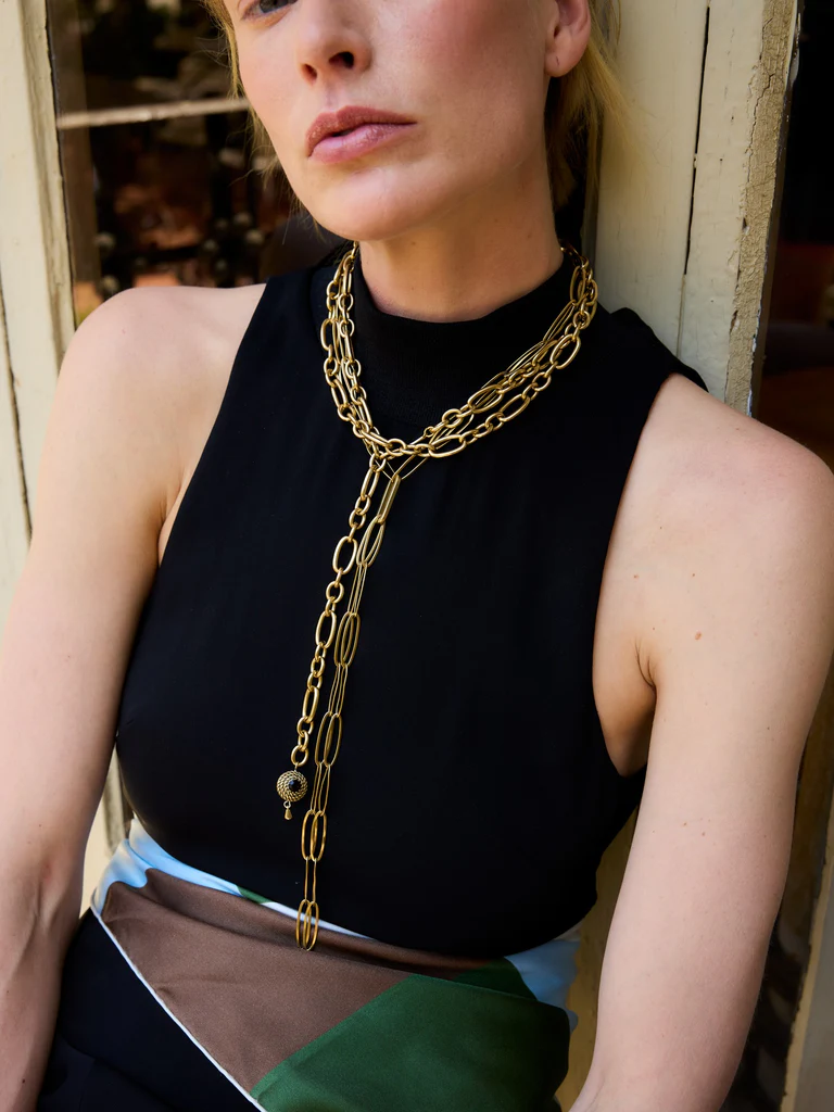 Collar LE CLIP dorado.