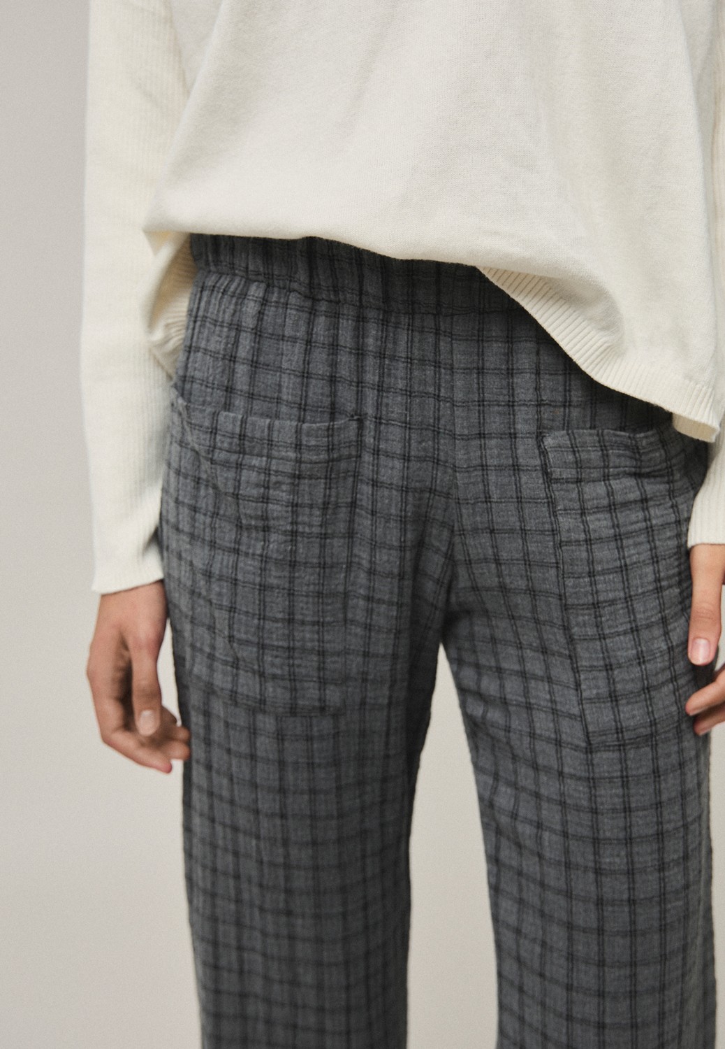 Pantalón ONA gris. MI&Co.