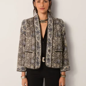 Chaqueta SUGATA azul floral Maison Hotel.