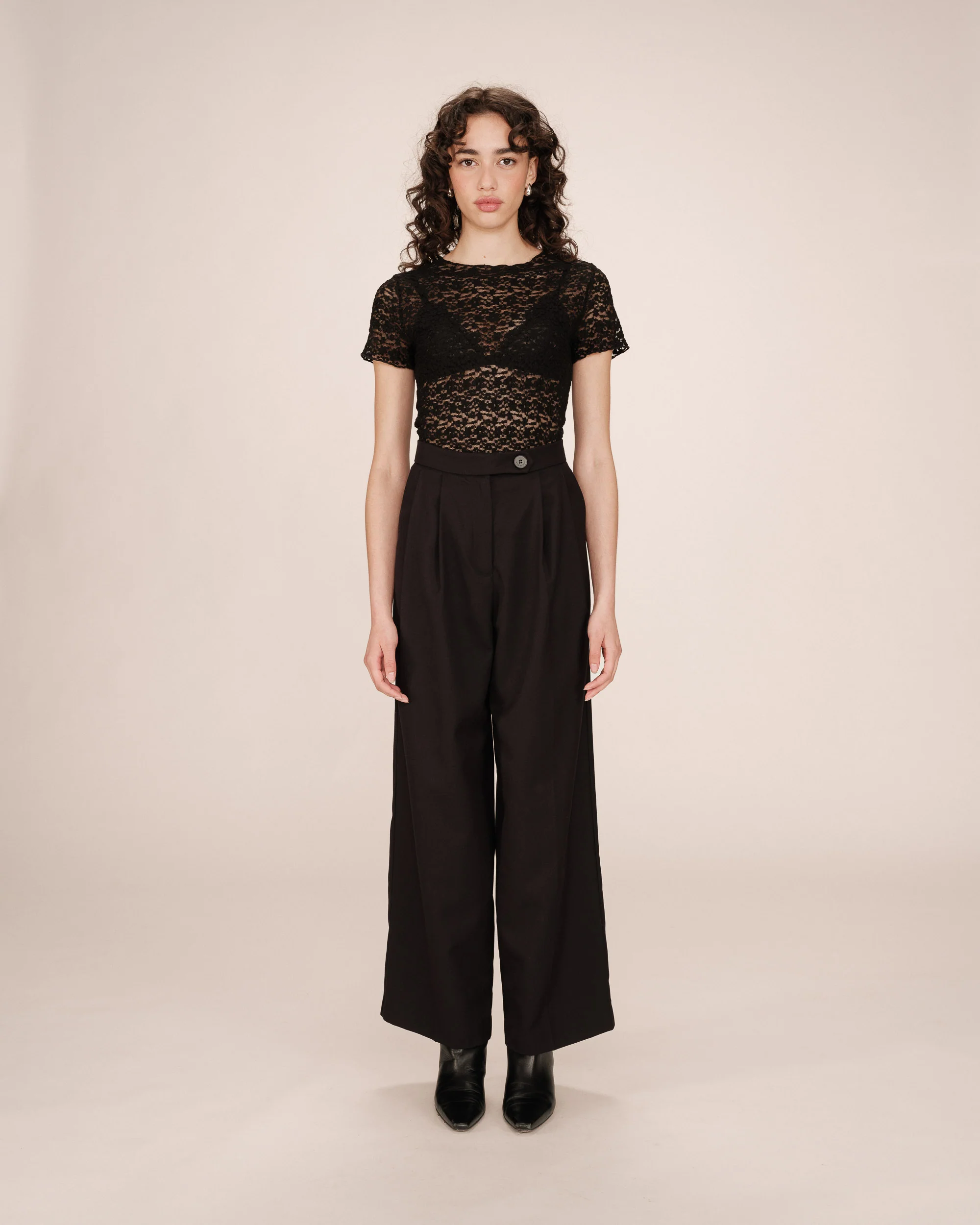 Camiseta SWIFT negra Grace and Mila.