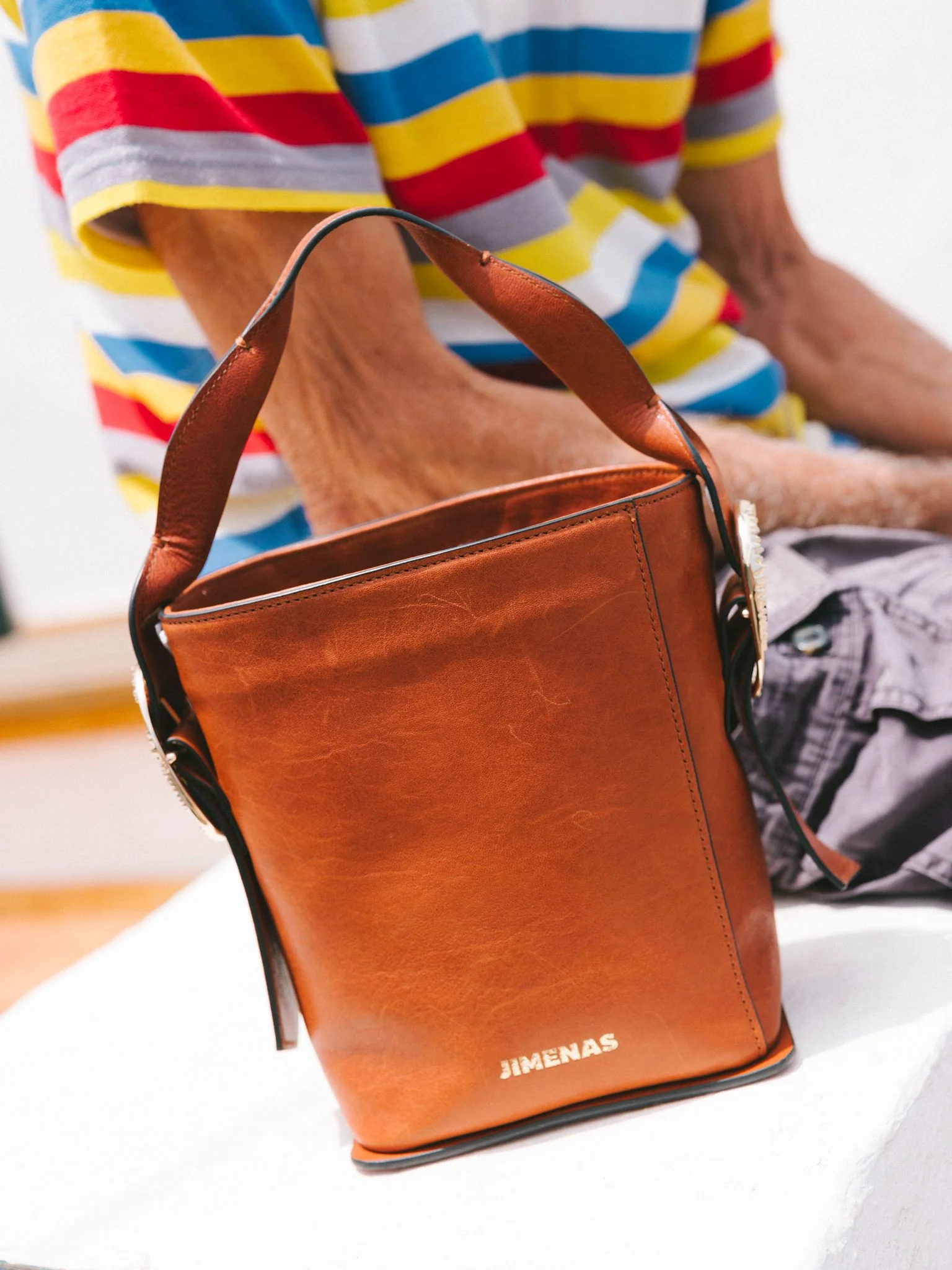 Bolso BUCKET teja Jimenas.