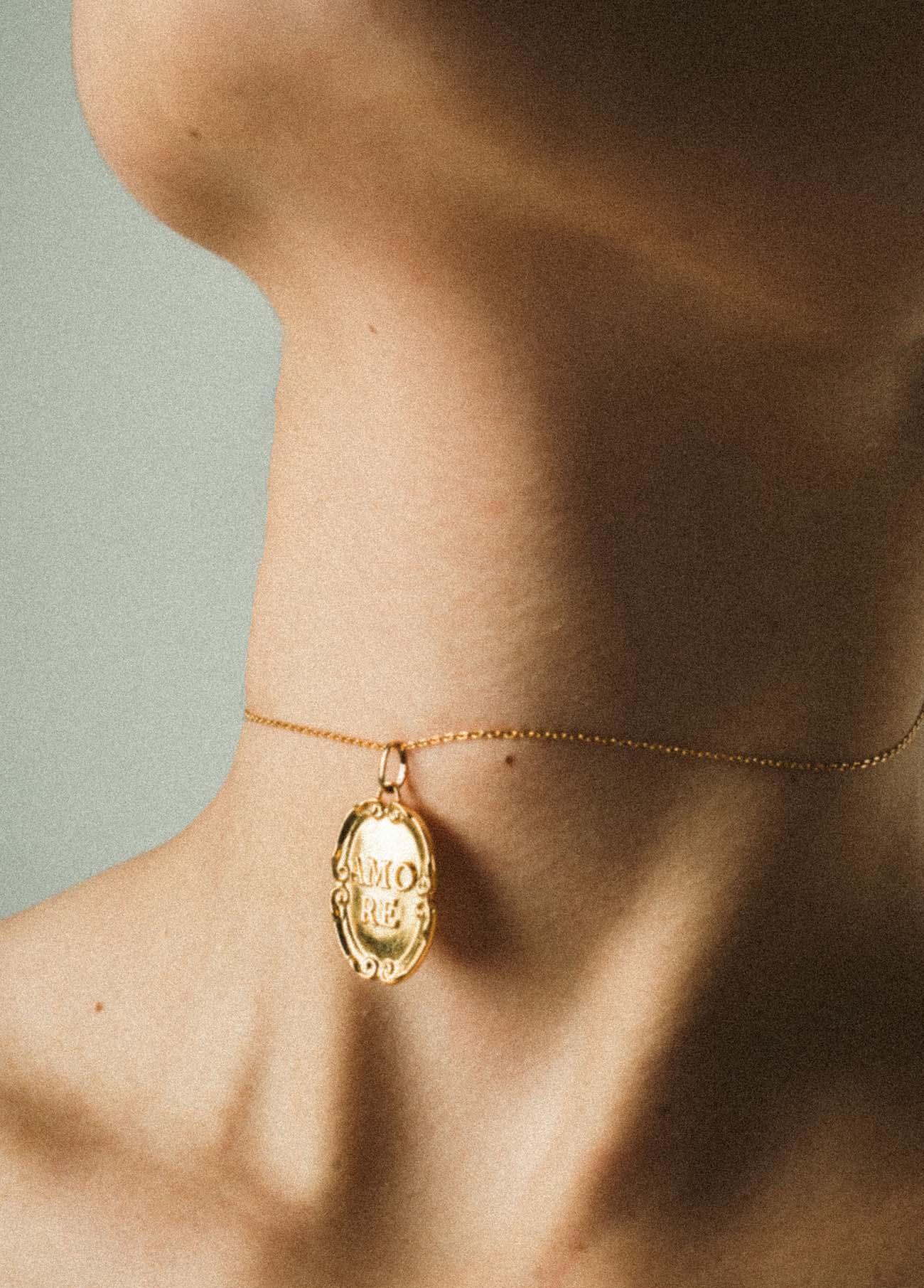 Colgante AMORE oro Alhaja.