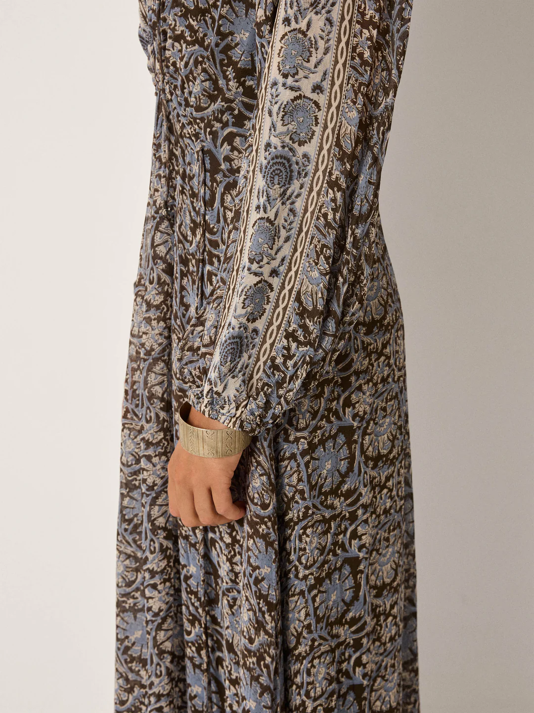 Vestido GAIA azul flores Maison Hotel.