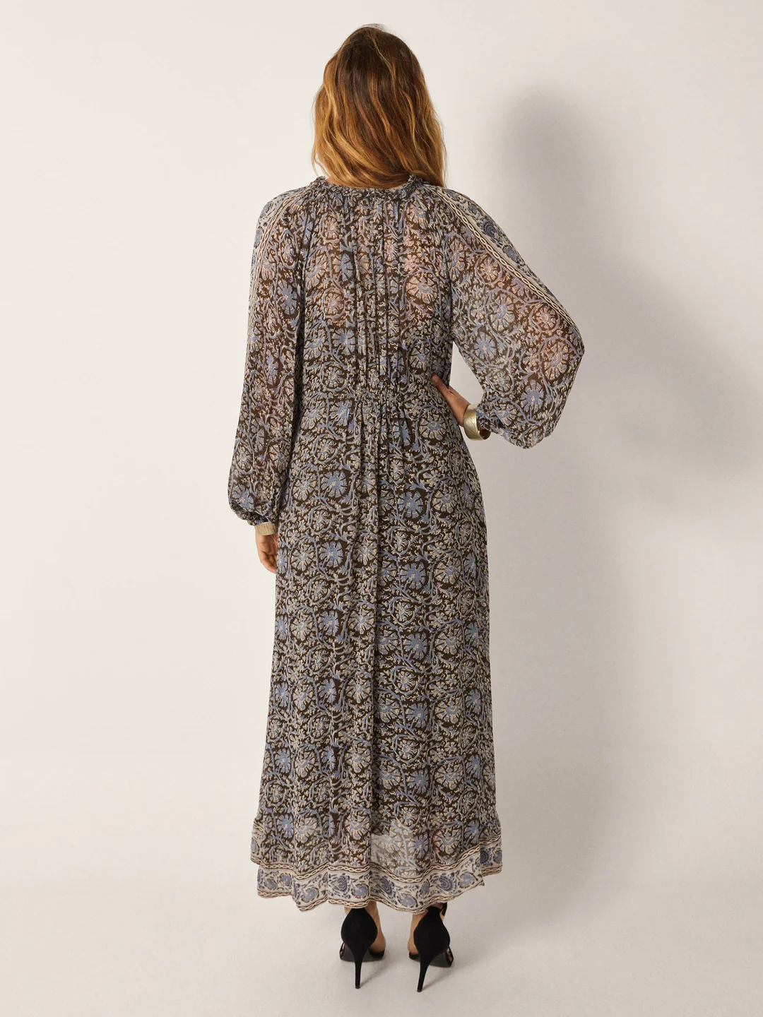 Vestido GAIA azul flores Maison Hotel.