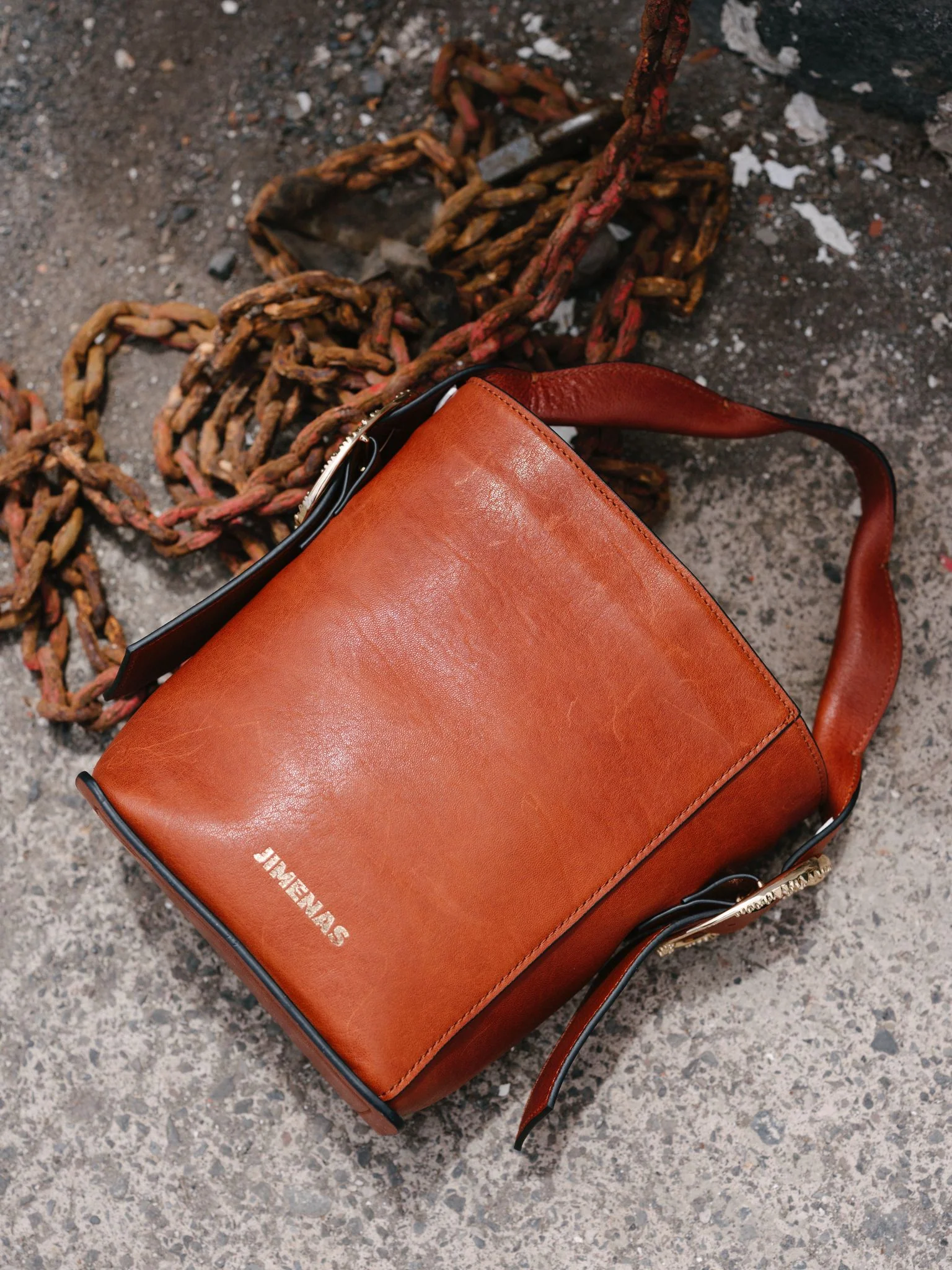 Bolso BUCKET teja Jimenas.