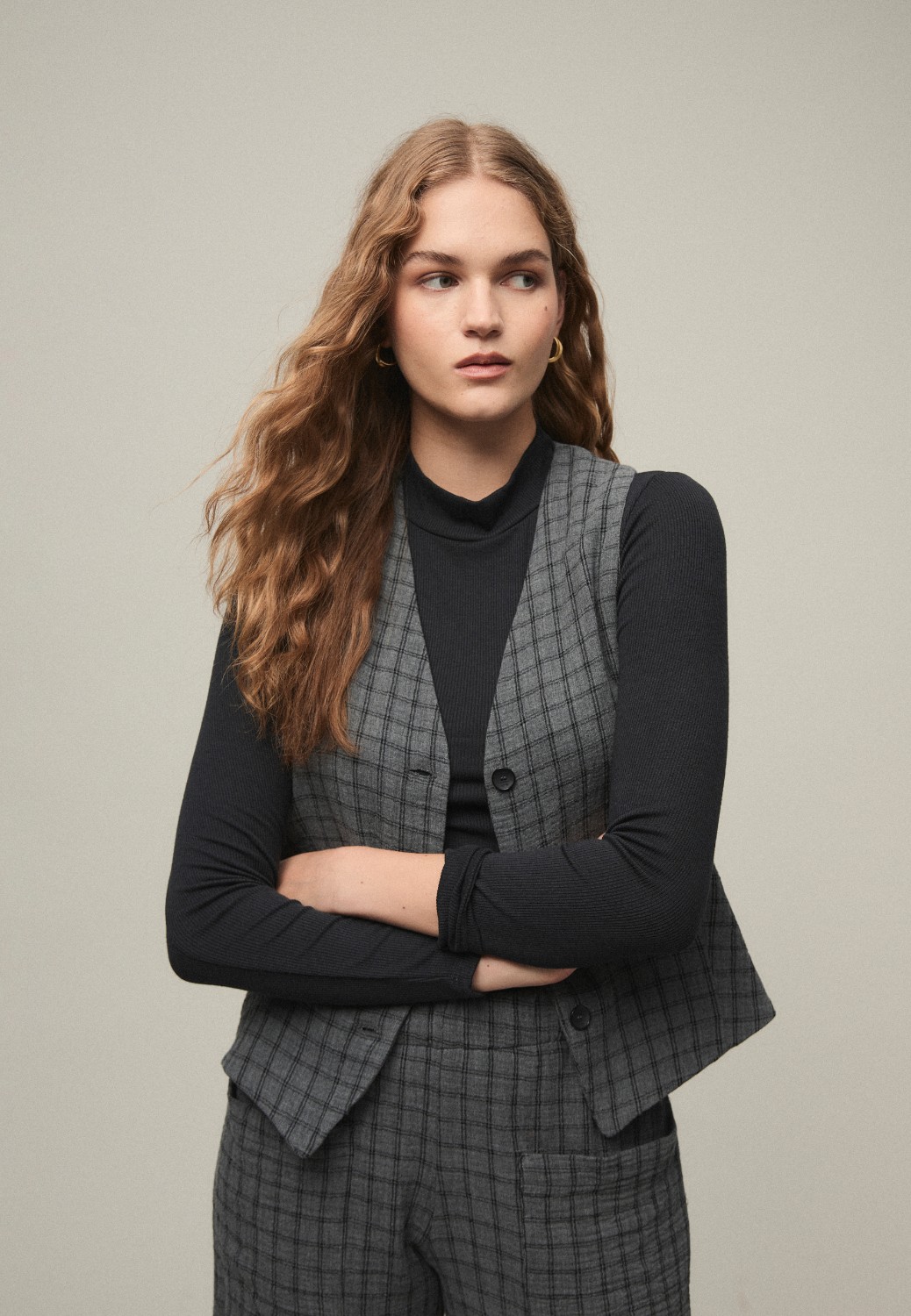 Chaleco cuadros gris Mi&Co.